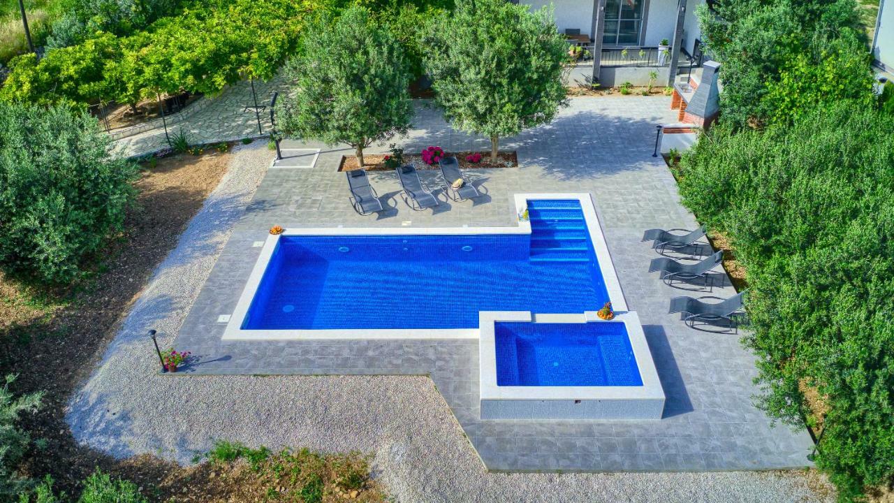 Apartment Villa Hacijenda With Private Pool And Jacuzzi Kastela Bagian luar foto