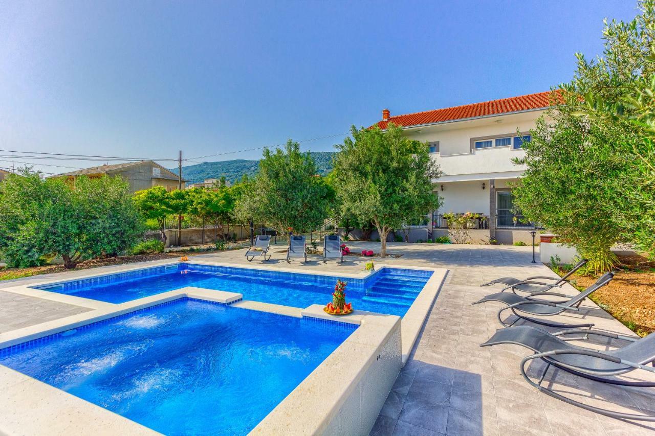 Apartment Villa Hacijenda With Private Pool And Jacuzzi Kastela Bagian luar foto